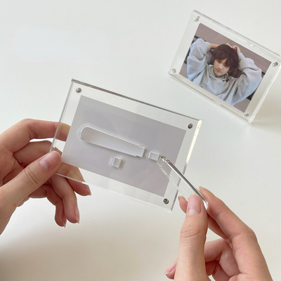 Duidelijk acrylmagnetisch fotoraam voor 5 x 7 afbeeldingen met steunvoet voor stabiliteit