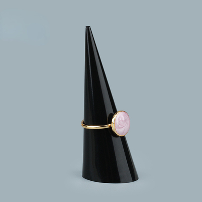 Custom Đen Acrylic Cone Ring Holder Plexiglass Cone Holder cho cửa hàng trang sức