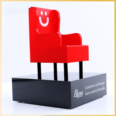 Custom Mini Red Sofa Shape Acrylic Award Trophy For Furniture Thema Bedrijfsherkenning of viering